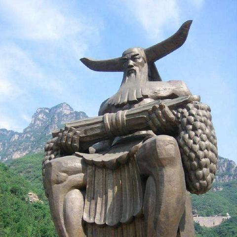 探讨道教神仙体系：以'一尊二祖三清四御五老六司'为视角解读道教文化中的神祇等级划分