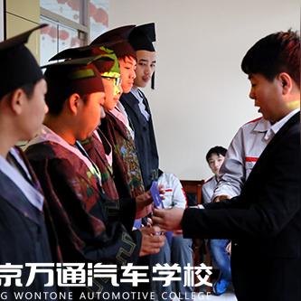 以校之名无限金币版：助你畅游无尽游戏世界，收获金币无限乐趣